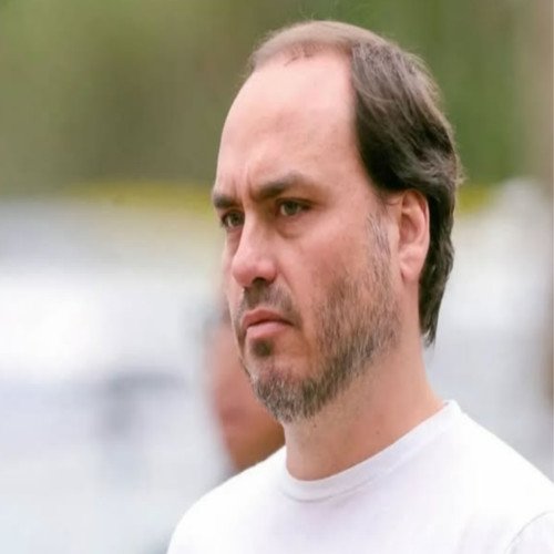 Carlos Bolsonaro afirma que pai apresentava hematomas e sinais de desorientação após queda em cela da PF